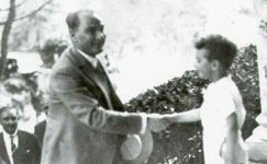 Bando-Cocukevi-Atatürk-ve-cocuk (16)