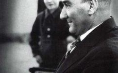 Bando-Cocukevi-Atatürk-ve-cocuk (22)
